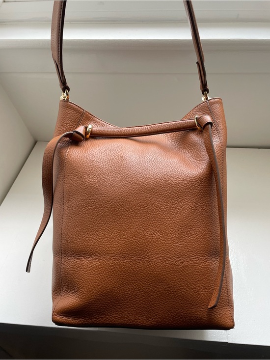 Banana Republic Handbags - Classic Brown Leather Bucket Bag - Timeless